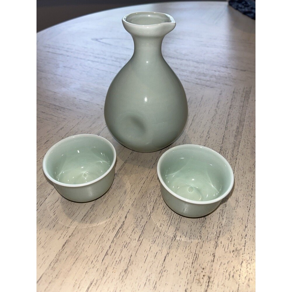 Vintage Celadon Green Rare Sake Decanter & 2 Sake Cups (Gekeikan)